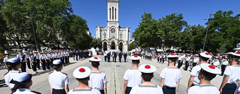 À Saint-Étienne, des jeunes font entrer la Marine en ville