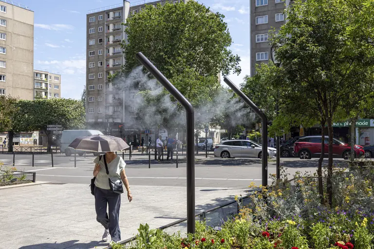 À Vitry, la canicule pousse les habitants vers les points frais