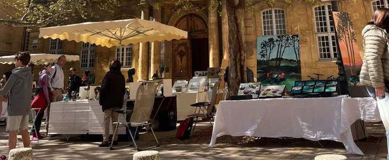 Aix-en-Provence : des marchés d'artistes sur la Place de l'Université
