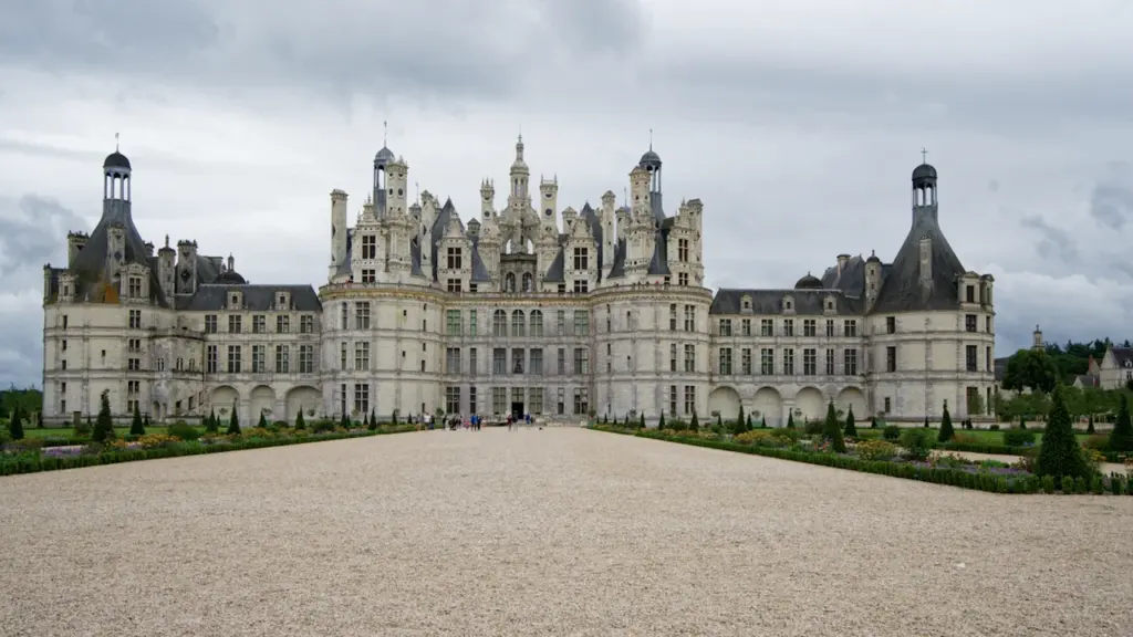 Façade majestueuse du Château de Chambord, emblème de l'architecture Renaissance française.