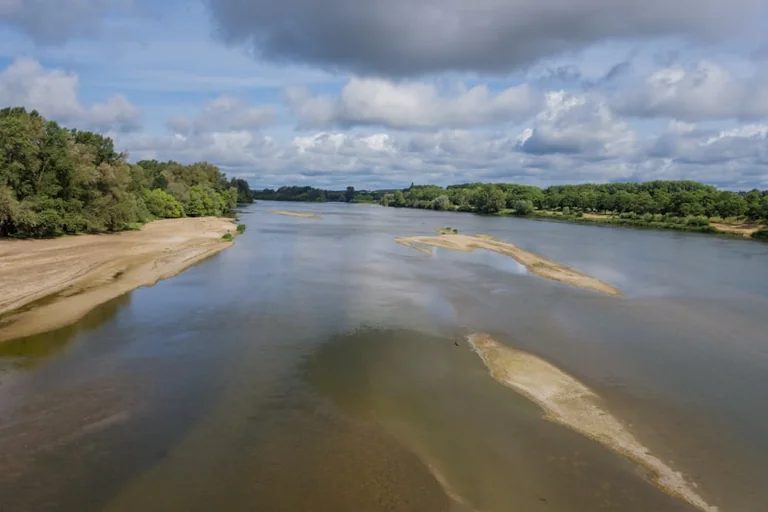 Une balade en toue sablière sur la Loire à Orléans