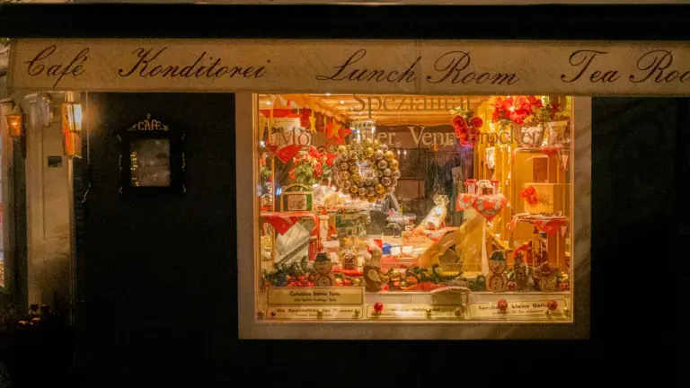 À Douai, le Marché de Noël recrute et les vitrines se préparent