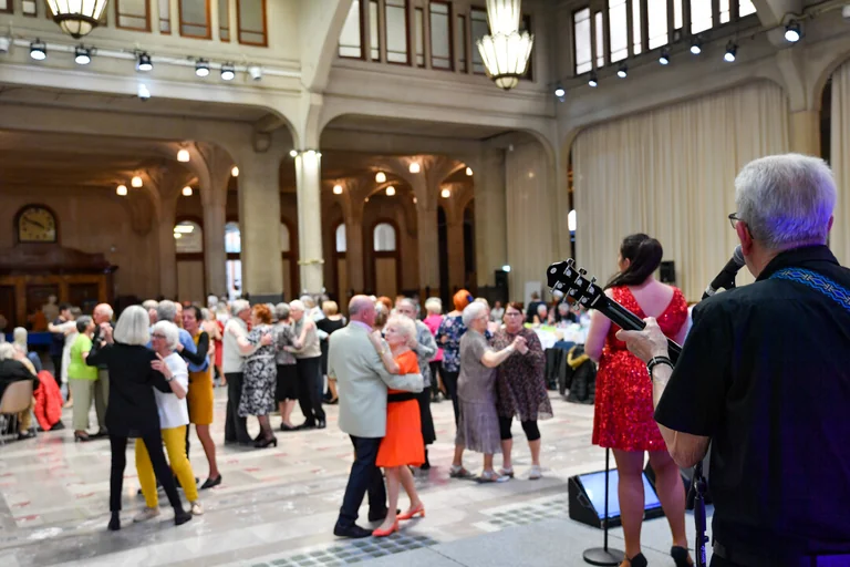 À Lille, le Bal bleu gratuit attend les seniors le 10 octobre