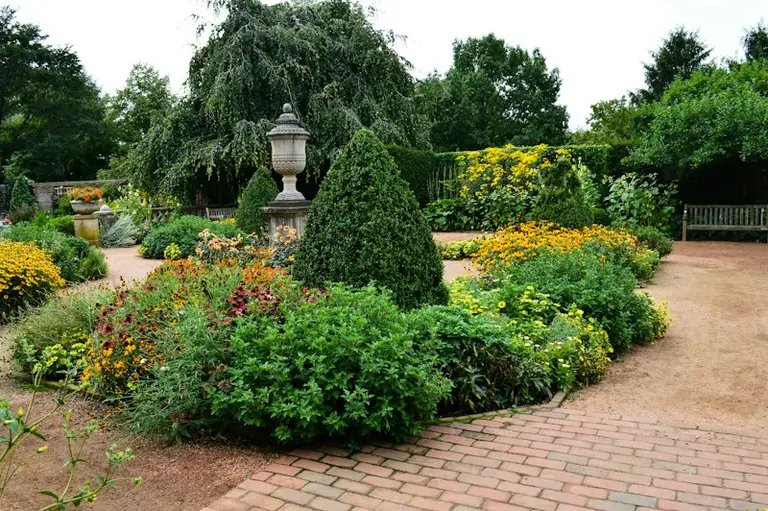 Croix : trois expositions gratuites aux Jardins Mallet-Stevens